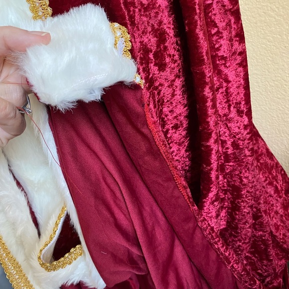 SOLD!!! Red velvet full length cape! 👑 - Picture 5 of 9